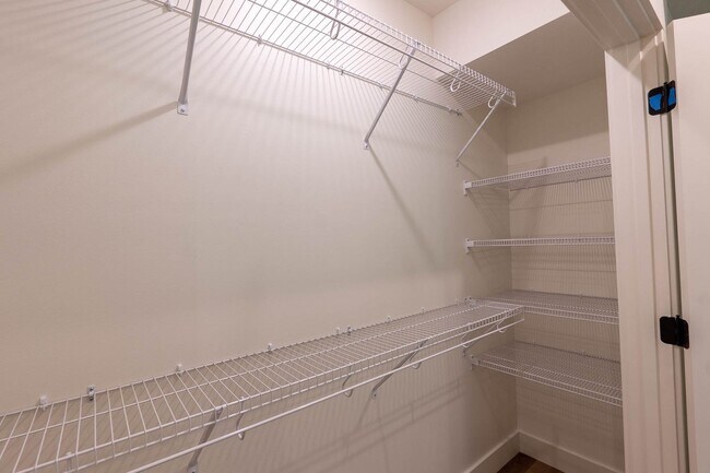 Building Photo - New Construction 4bd/3ba Townhouse