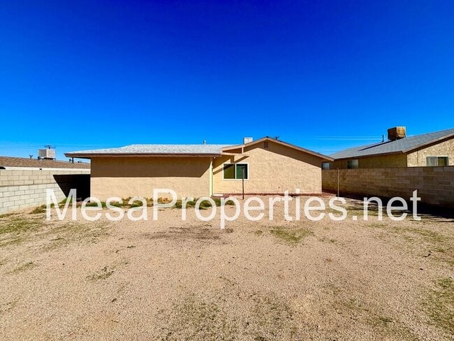 Building Photo - 1210 Oasis Dr