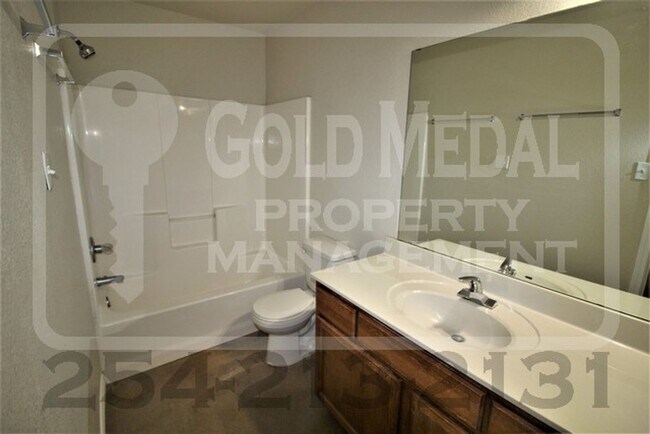 Building Photo - 4003 Cambridge Dr