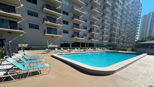 Building Photo - Waterfront Furnished 1 Bed, 1.5 Bath at Chateau Towers – 9th Floor with Balcony