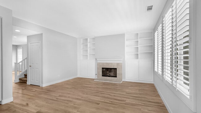 Building Photo - 183 Kingswood