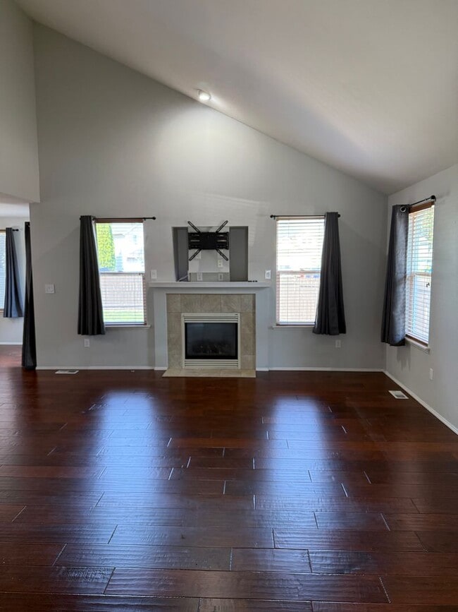 Building Photo - Located in the Heart of Maple Valley