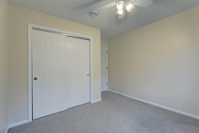 Building Photo - 547 Eichler Dr