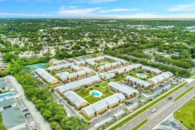 Building Photo - 132 Bristol Ct