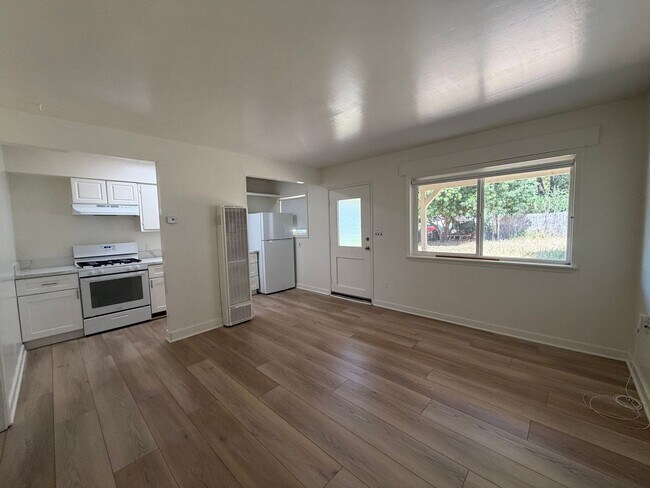 Building Photo - 622 S Kalmia St