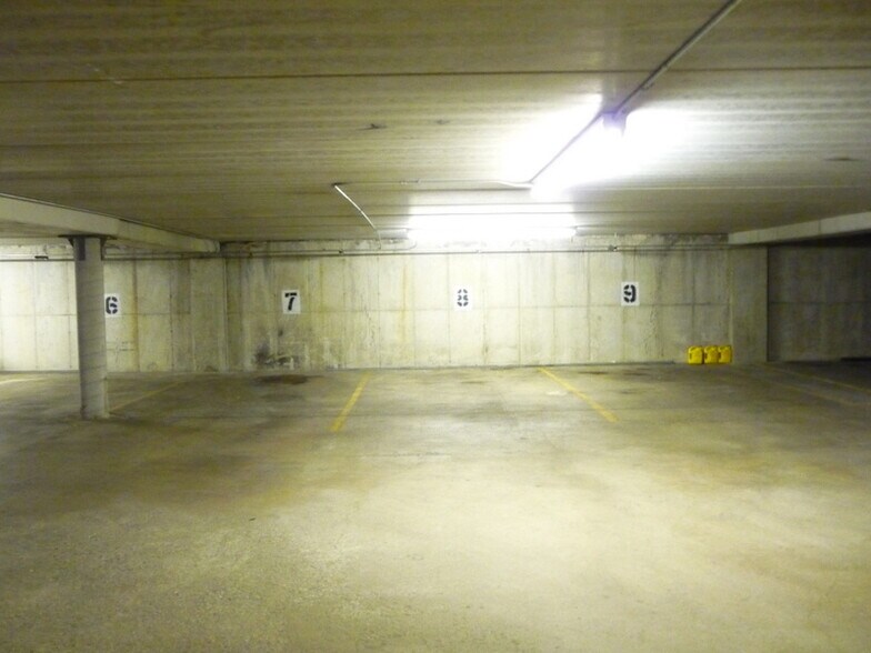 Building Photo - 1806 Hemlock Pl