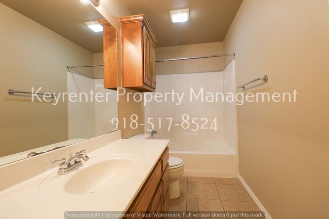Building Photo - 3 Bed | 2 Bath in Collinsville!