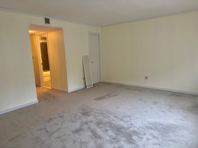 Building Photo - 282 Place Ln