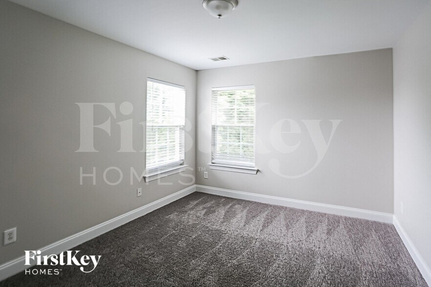 Building Photo - 9427 Golden Pond Dr