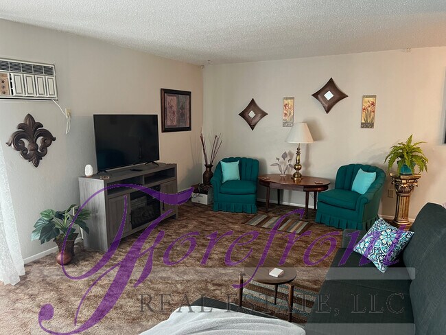 Building Photo - 4440 S Poplar St