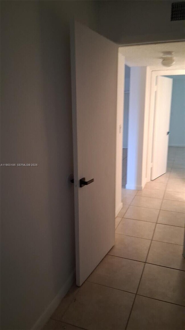 Building Photo - 650 NE 149th St