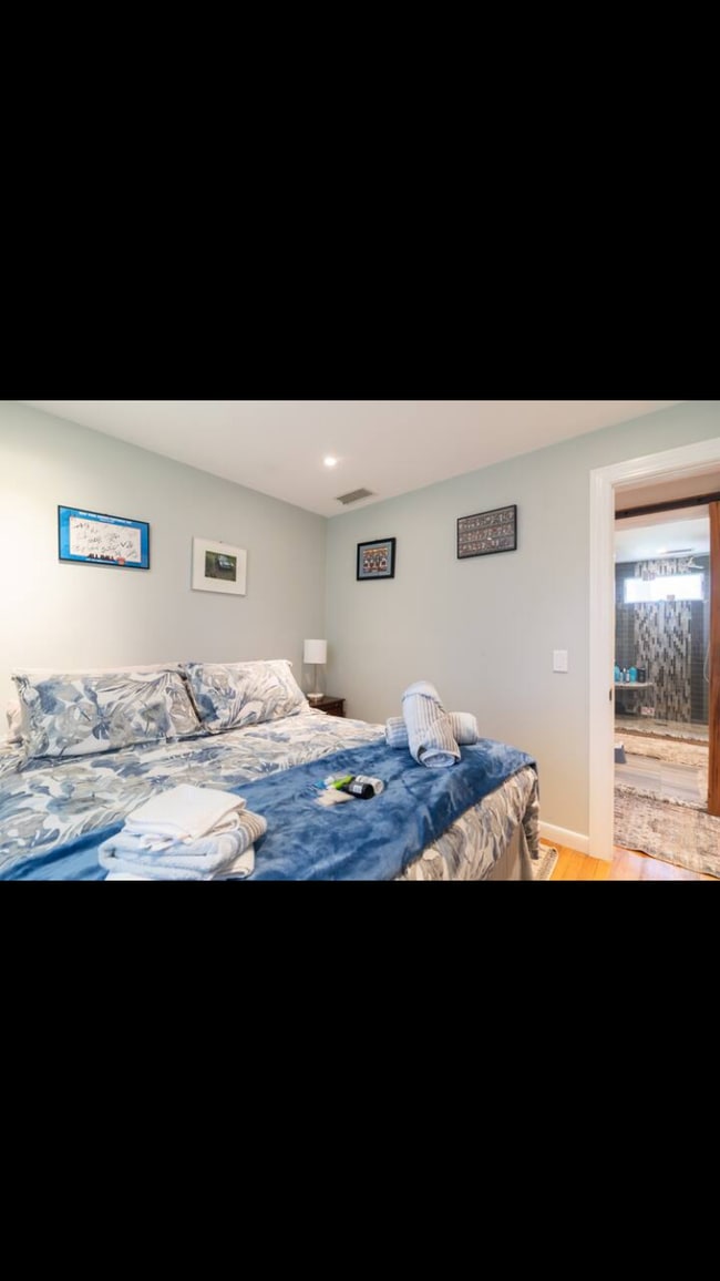 Building Photo - 76 Bay Rd