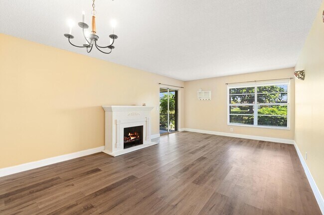 Building Photo - 12015 Greenway Cir S