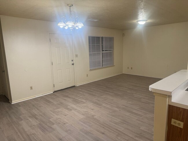 Building Photo - 3 bed 2 bath low income house in Fort Smith Arkansas