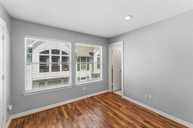 Building Photo - 1332 Fairview St