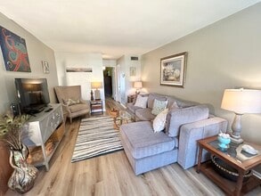 Building Photo - 21 Pine Arbor Ln