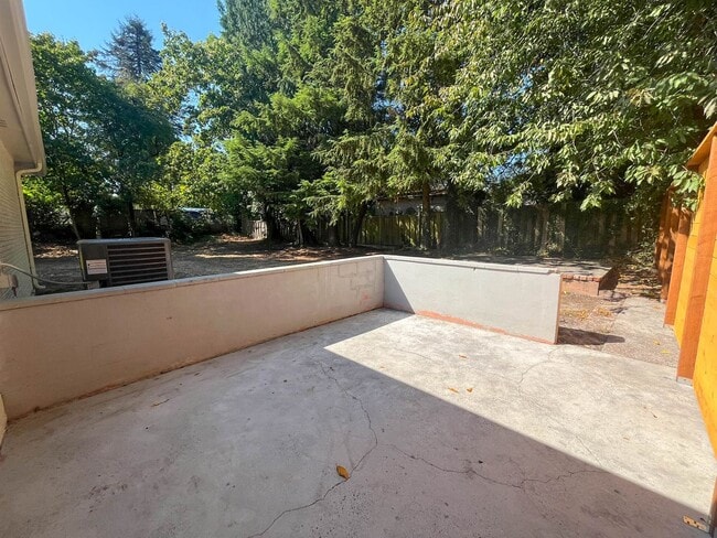 Building Photo - Charming NE Portland Apartment Near Parks, Shops & Transit