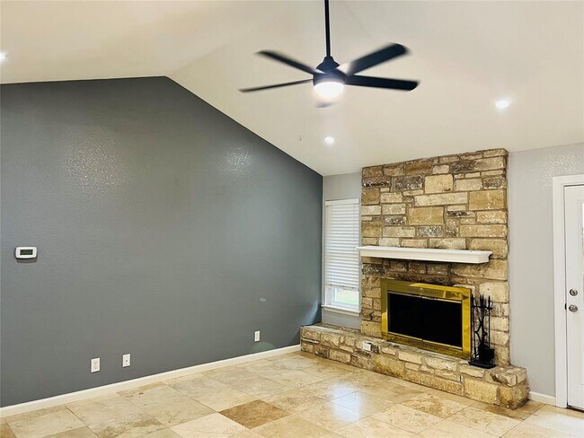 Building Photo - 2309 Granberry Dr