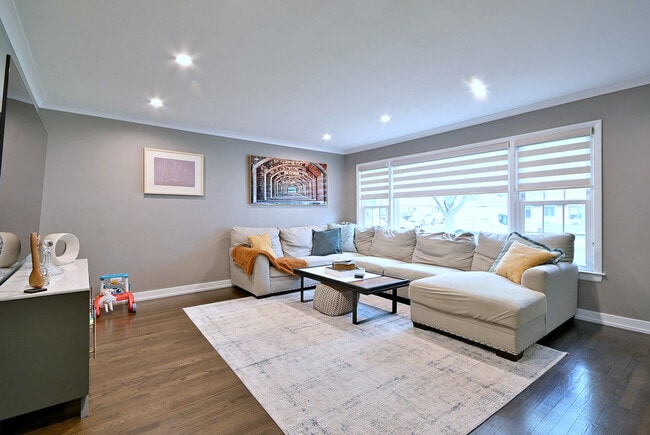 Building Photo - 2307 Edna Ave