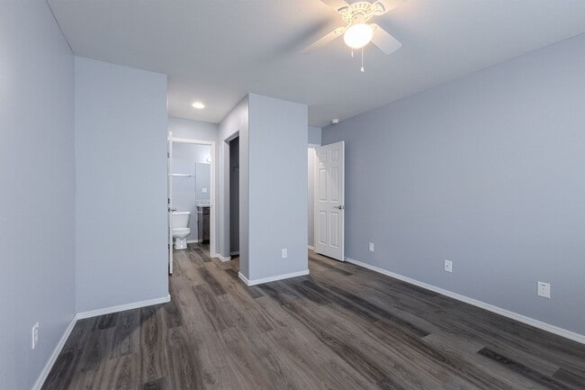 Building Photo - 9060 E Lakeshore Dr