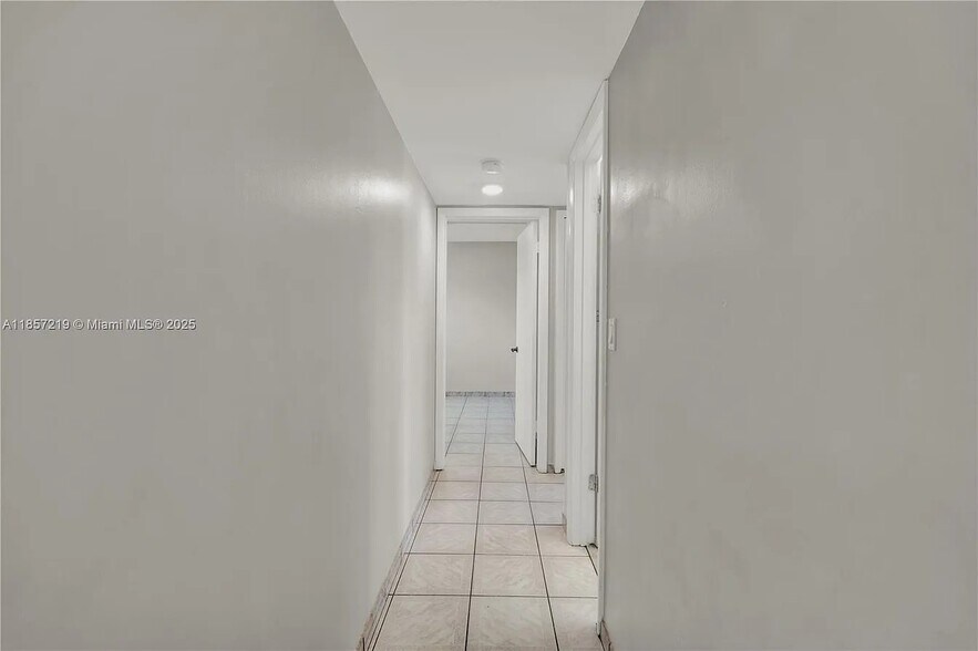 Building Photo - 6825 W Flagler St