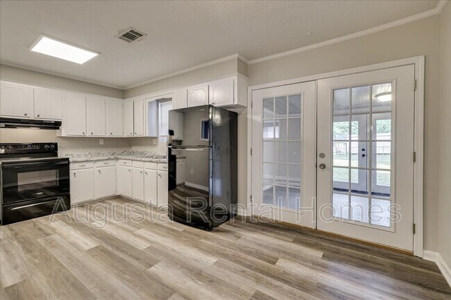 Building Photo - 3603 Columbine Dr