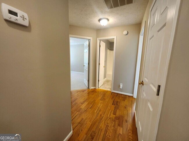 Building Photo - 1052 Ludwick Way