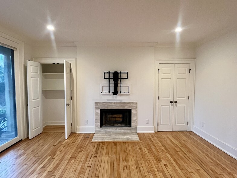 Building Photo - 674 Mohawk