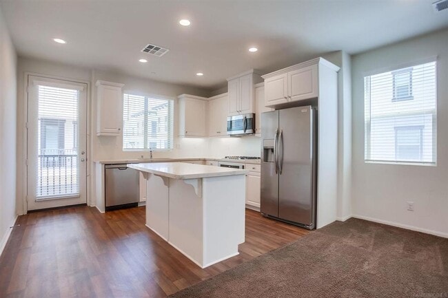 Building Photo - Modern 3-Bedroom, 3-Bath in Prime North Co...