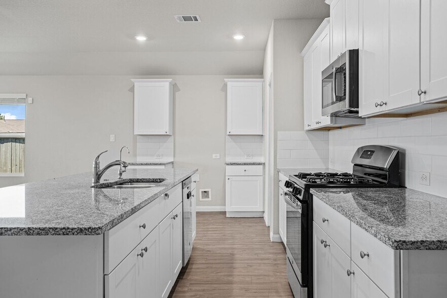 Building Photo - 1047 Raceland Rd