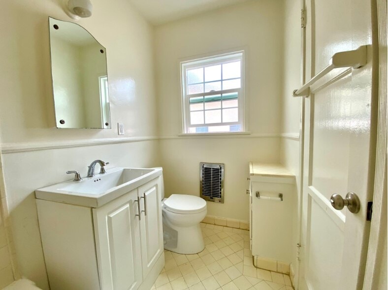 Building Photo - 11641 Magnolia Blvd