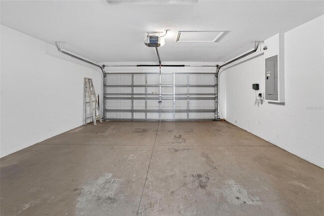 Building Photo - 11305 Symmes Lake Dr