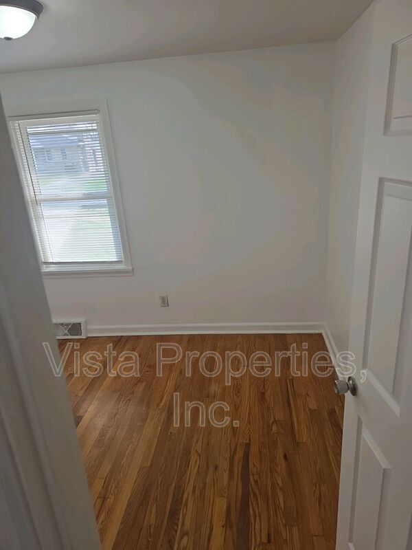 Building Photo - 7802 Columbine Dr