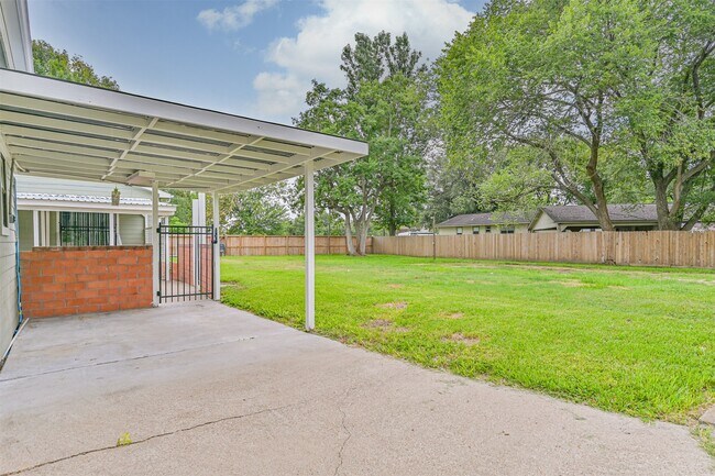 Building Photo - 5220 Krueger Dr