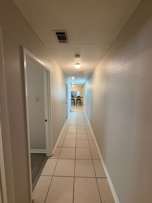 Building Photo - 417 De Armas St