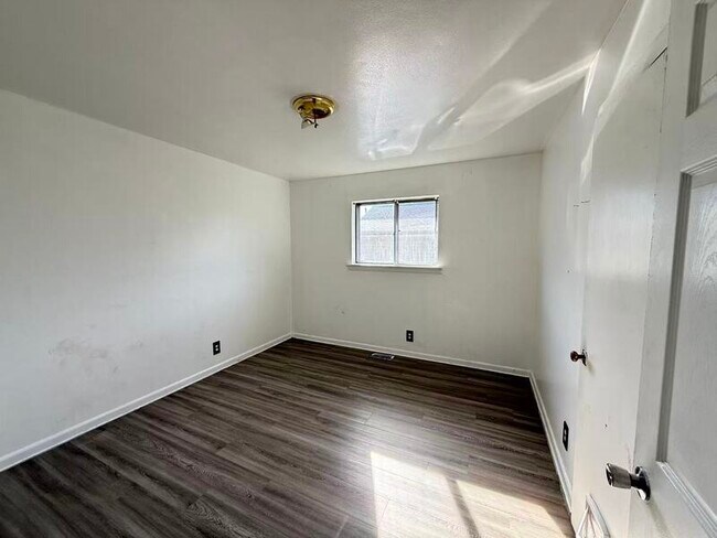 Building Photo - 1607 S Mack Smith Rd