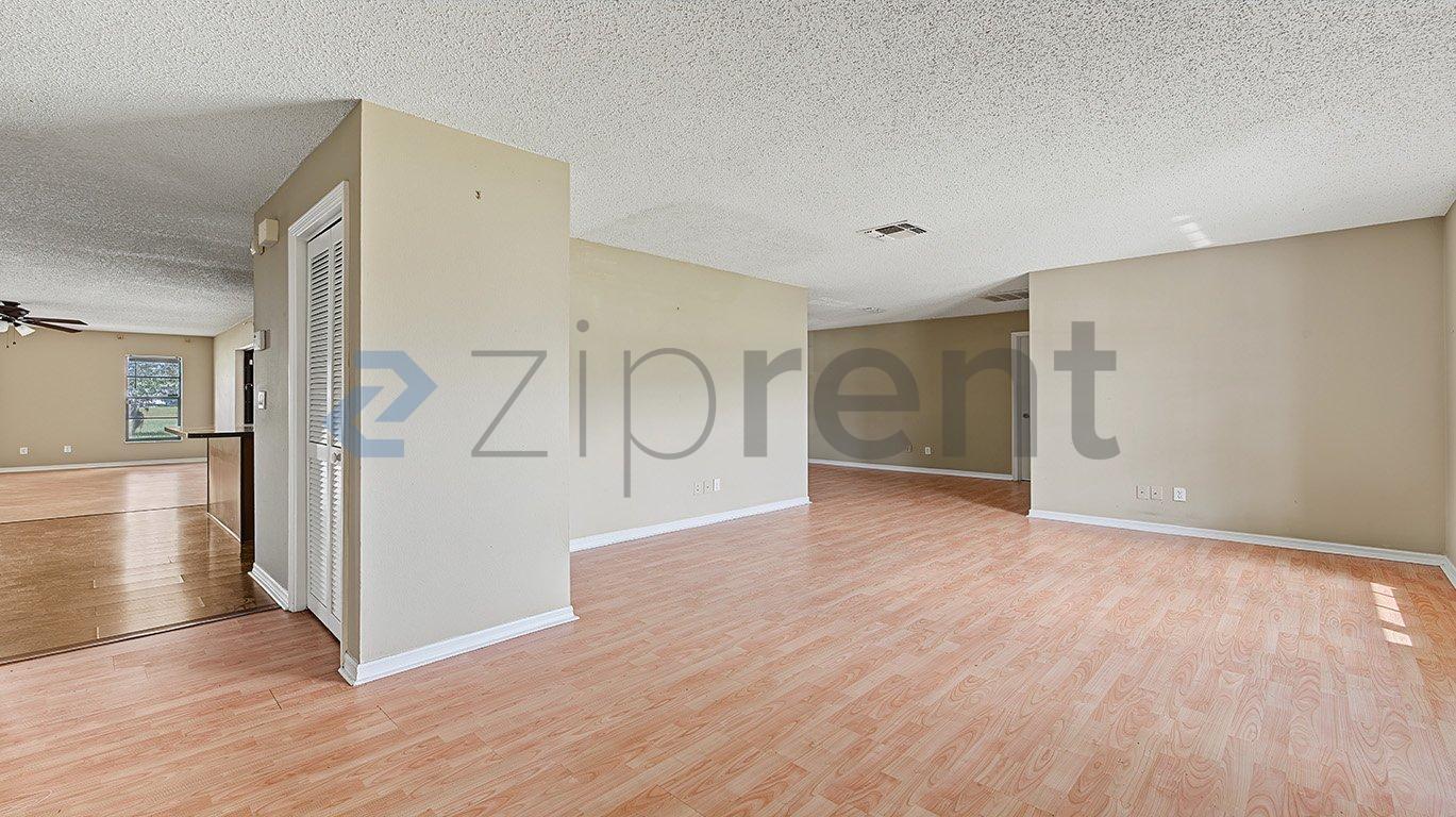 Building Photo - Unit