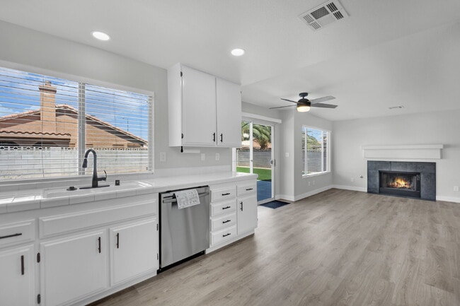 Building Photo - Step into this charming 3-bedroom, 3-bathroom home that has so much to offer!