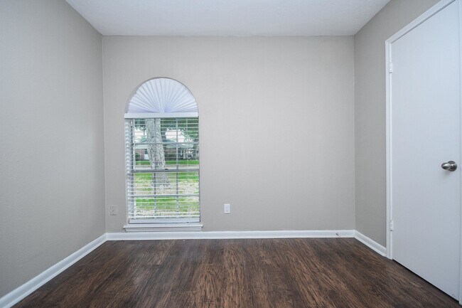 Building Photo - 710 Barnesville St