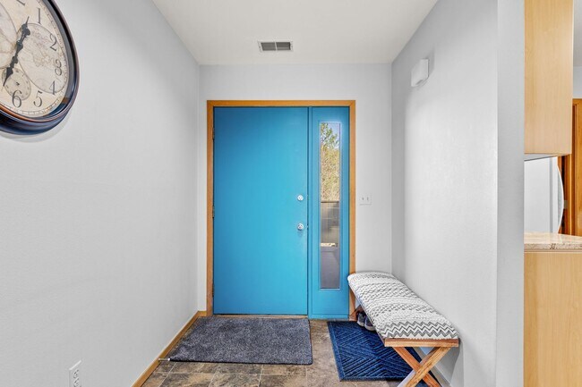 Building Photo - Flatiron View Retreat with Vaulted Ceilings & Private Balcony