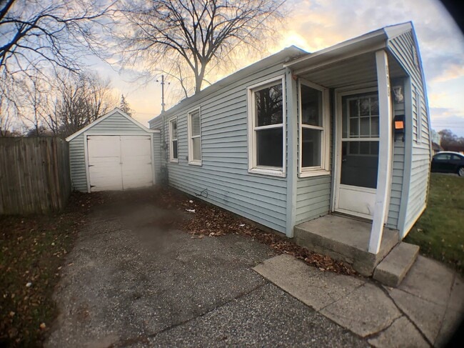 Building Photo - 808 E Lincoln St