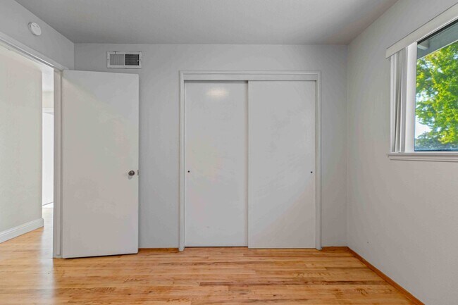 Building Photo - 2825 Westchester Ln