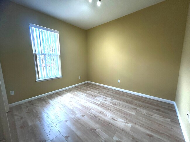 Building Photo - 3 Wilden Pl