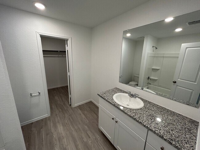 Building Photo - Modern 4-Bedroom Living with Community Pool Access!