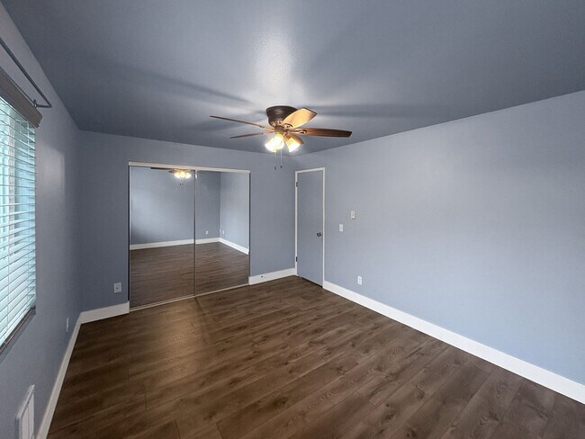 Building Photo - Beautiful and Bright View Ridge Condo