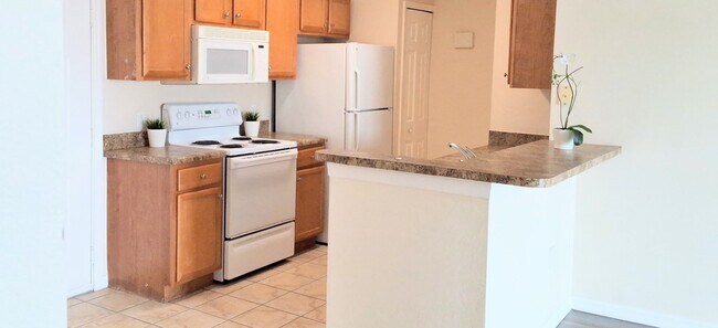 Building Photo - Beautiful 2 bedroom/2 bath condo with a ba...