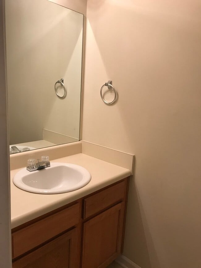 Building Photo - Beautiful Total Electric 3 Bedroom 2.5 Bath Townhome