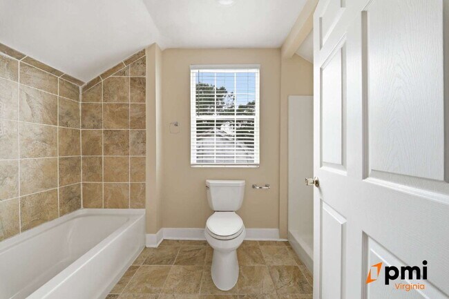 Building Photo - 4 BEDROOM 2 BATH RENOVATED HOME IN NORFOLK, PETS ACCEPTED