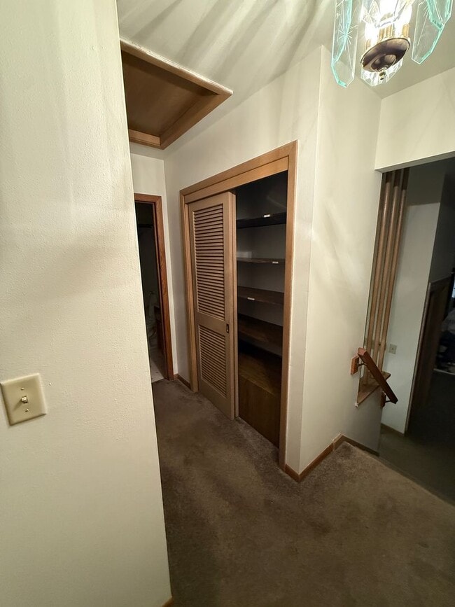 Building Photo - FOR RENT! Spacious 3-Bedroom Home with Garage & Large Yard – Davenport, IA