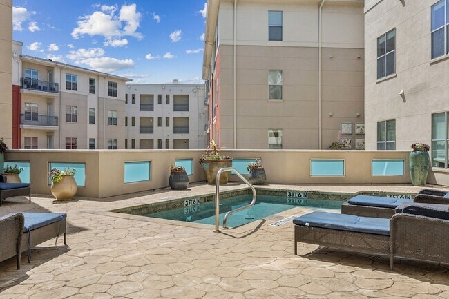 Building Photo - 2950 McKinney Ave